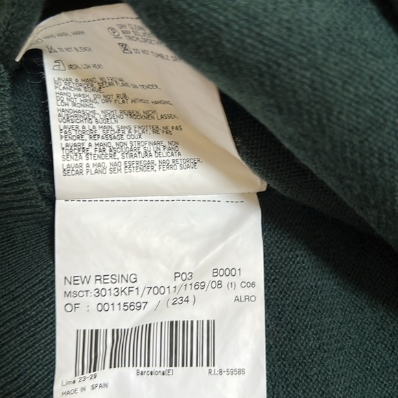 Burberry London SZ 8/XL vintage forest green merino wool blend V neck sweater. - Picture 6 of 9
